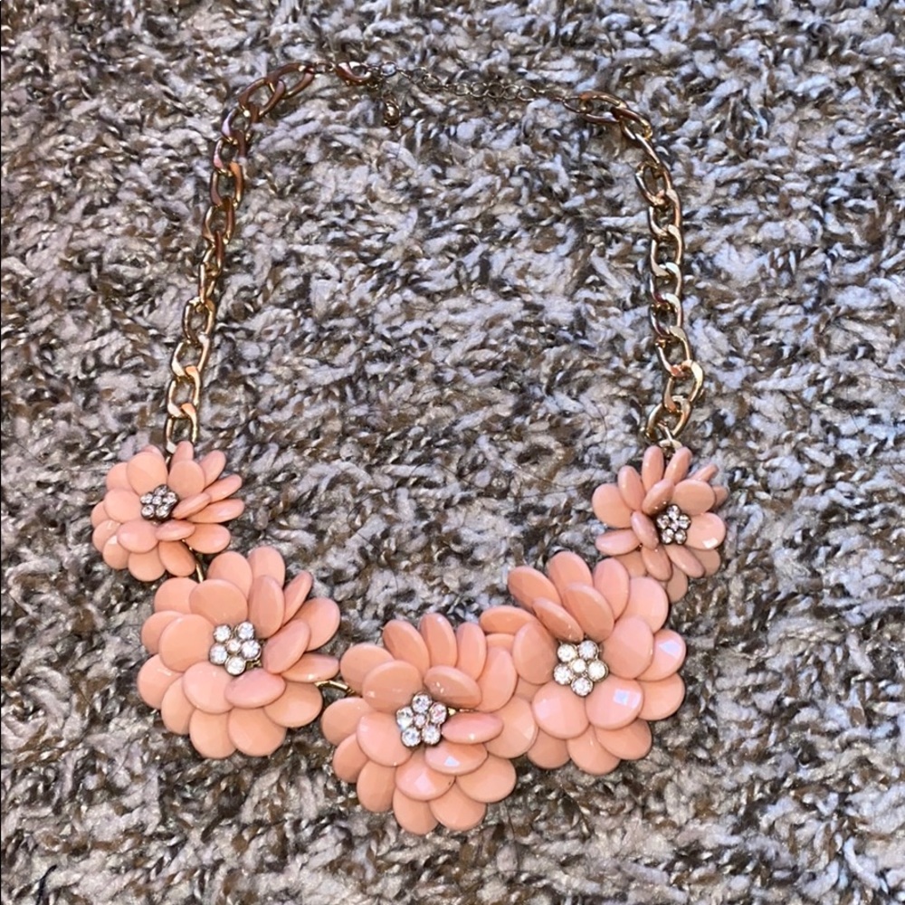 Flower necklaces - Picture 2 of 5